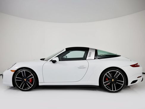 Certified 2018 Porsche 911 Targa 4S w/ Sportdesign Package AWD/4WD image 2