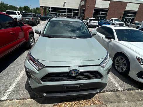 Used 2021 Toyota RAV4 XLE w/ Convenience Package AWD/4WD image 13