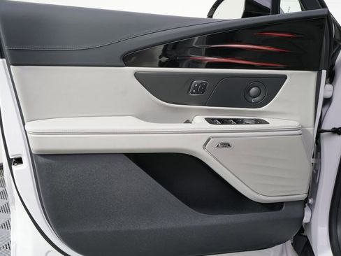 New 2026 Lincoln Nautilus Reserve AWD/4WD image 22