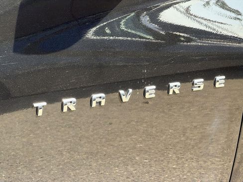 Used 2022 Chevrolet Traverse LT FWD image 30