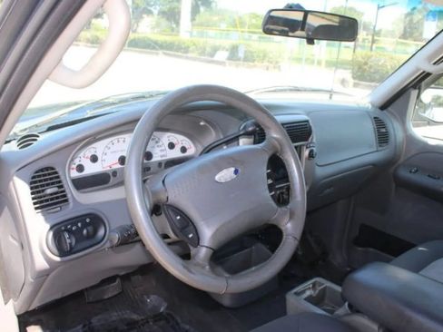 Used 2005 Ford Explorer Sport Trac XLT RWD image 13