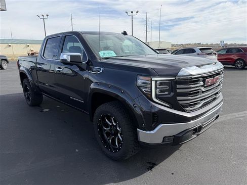 Used 2025 GMC Sierra 1500 SLT image 2