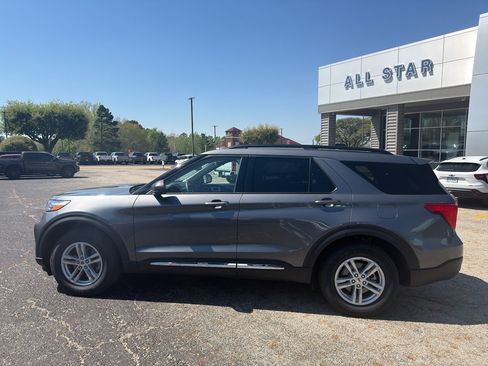 Used 2023 Ford Explorer XLT w/ Equipment Group 202A image 8