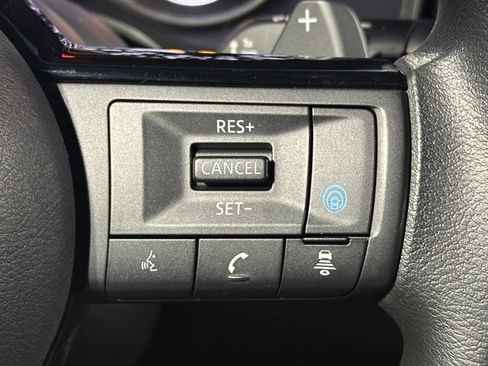 Used 2021 Nissan Rogue SV image 39