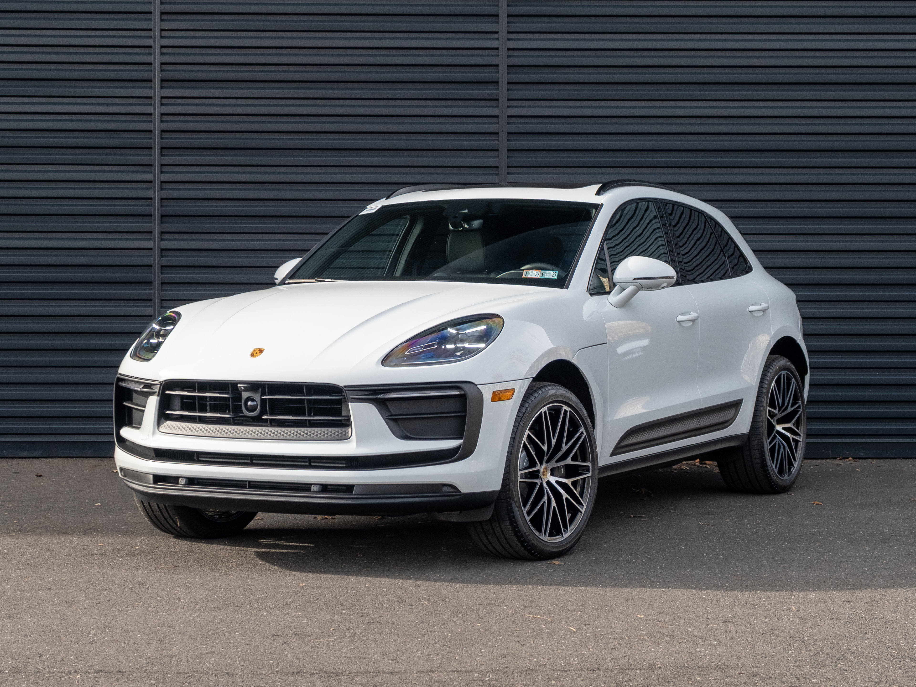 Certified 2026 Porsche Macan AWD/4WD image 1