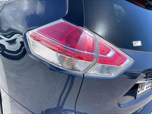 Used 2016 Nissan Rogue SV FWD image 32