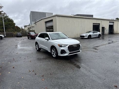 Used 2020 Audi Q3 2.0T Premium w/ Convenience Package image 3