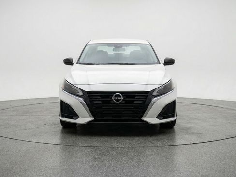 Used 2025 Nissan Altima 2.5 SV image 2