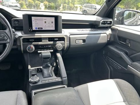 Used 2025 Toyota Tacoma SR5 AWD/4WD image 15