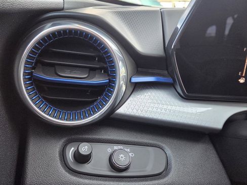 Used 2024 Chevrolet Trax LT w/ Driver Confidence Package image 22