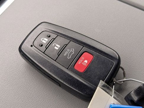 Used 2022 Toyota Highlander XLE image 30