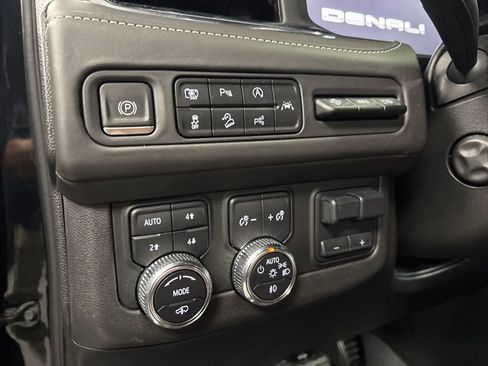 Used 2023 GMC Yukon Denali Ultimate AWD/4WD image 18