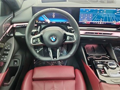 Used 2025 BMW 540i xDrive w/ Executive Package image 38