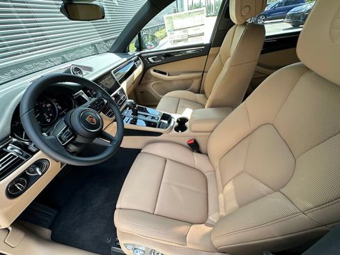 Used 2026 Porsche Macan AWD/4WD image 4