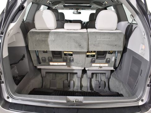 Used 2017 Toyota Sienna XLE Premium image 21