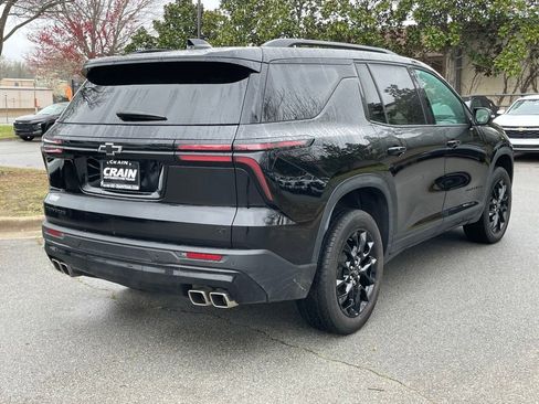 Used 2024 Chevrolet Traverse LT w/ Midnight/Sport Edition image 8