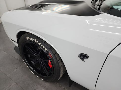 Used 2017 Dodge Challenger SRT Hellcat RWD image 32