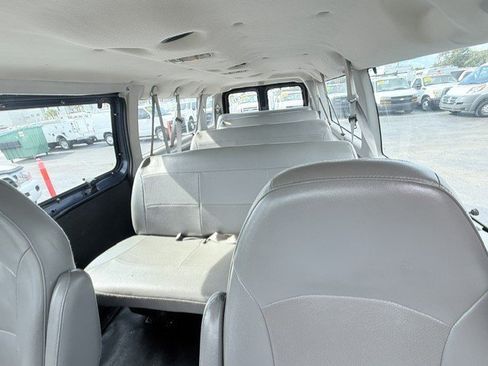 Used 2006 Ford E-350 and Econoline 350 XL RWD image 18