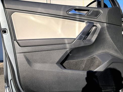 Used 2021 Volkswagen Tiguan SE R-Line image 27