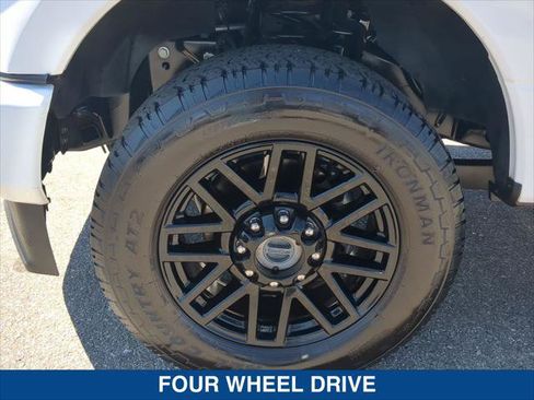 Used 2022 Ford F250 XLT w/ Black Appearance Package AWD/4WD image 9