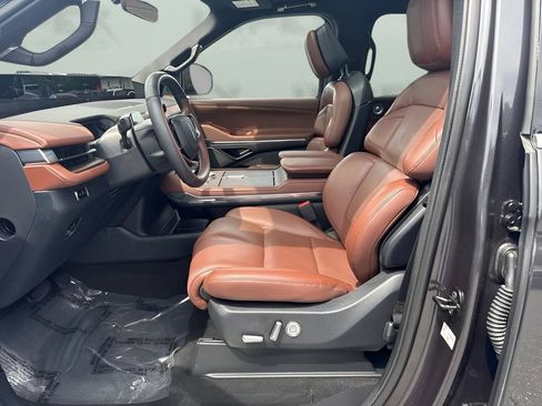 Used 2025 Lincoln Navigator Reserve AWD/4WD image 5