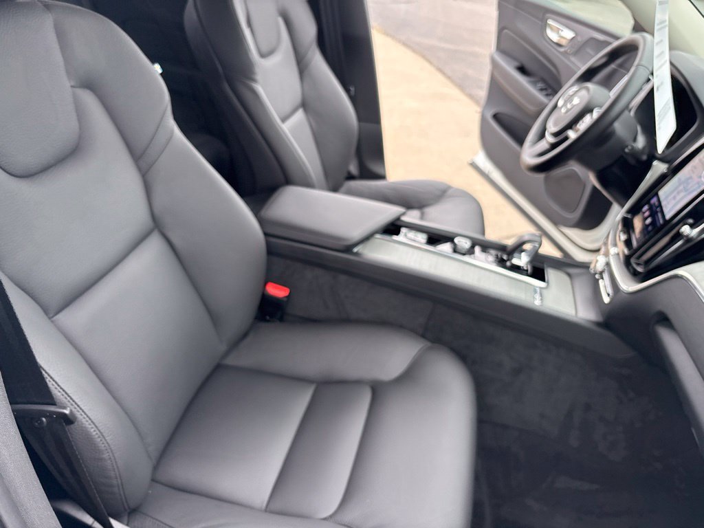 Certified 2025 Volvo XC60 T8 Plus w/ Protection Package Premier AWD/4WD image 36