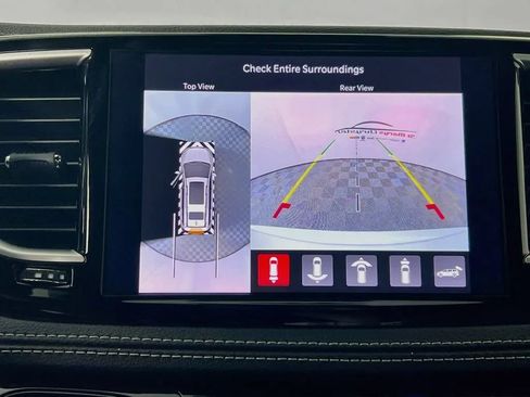 Used 2025 Chrysler Pacifica Limited AWD/4WD image 15