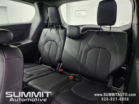 New 2026 Chrysler Pacifica Select image 10