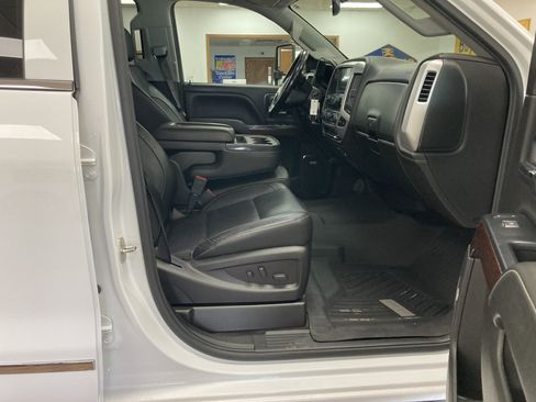 Used 2019 GMC Sierra 2500 SLT w/ Duramax Plus Package AWD/4WD image 19