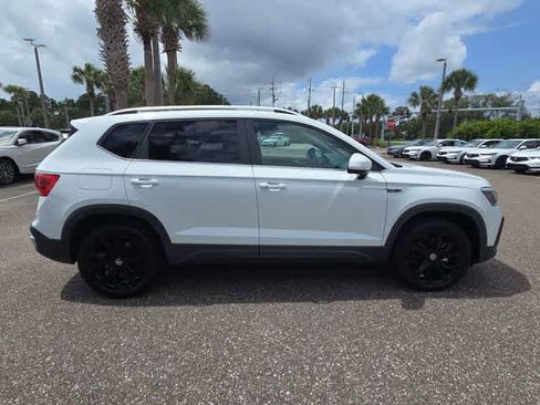 Used 2022 Volkswagen Taos SE FWD image 9