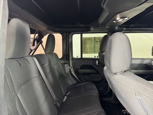 Used 2021 Jeep Wrangler Unlimited Sahara AWD/4WD image 37