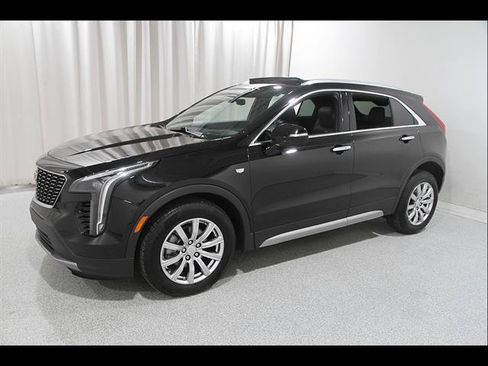 Used 2022 Cadillac XT4 Premium Luxury w/ Technology Package AWD/4WD image 3