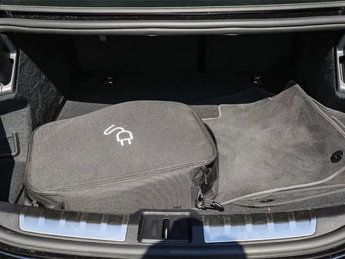 Used 2022 Porsche Taycan 4S image 23