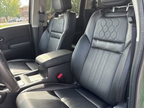 Used 2024 Nissan Frontier SL image 12