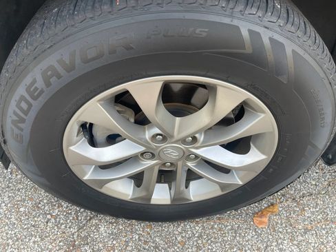Used 2019 Hyundai Santa Fe SEL FWD image 9