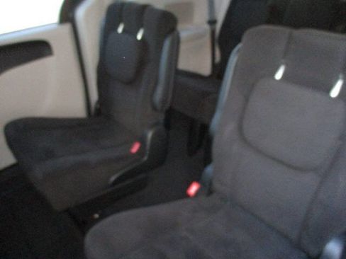 Used 2016 Dodge Grand Caravan SE image 15