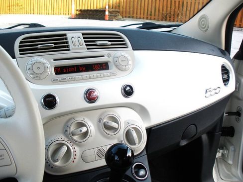 Used 2015 FIAT 500 Pop FWD image 32