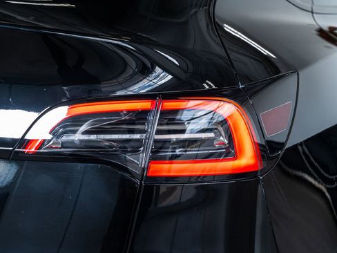 Used 2025 Tesla Model Y Long Range image 25