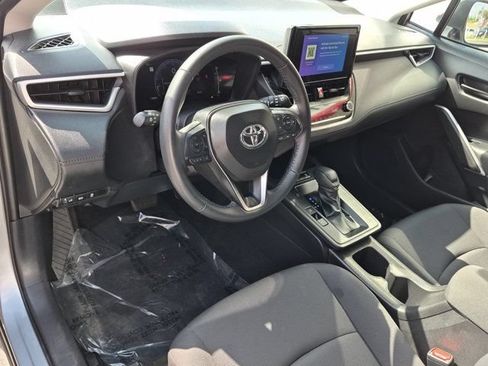 Used 2026 Toyota Corolla Cross LE FWD image 17
