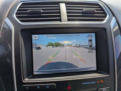 Used 2019 Ford Explorer Platinum AWD/4WD image 19