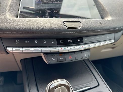 Used 2021 Cadillac XT4 Luxury w/ Cold Weather Package FWD image 16
