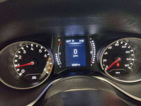 Used 2021 Jeep Compass Latitude FWD image 23