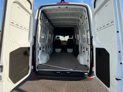 Used 2025 Mercedes-Benz Sprinter 2500 image 13
