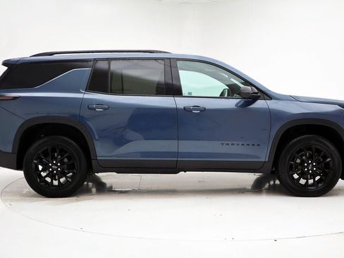 Used 2024 Chevrolet Traverse LT w/ Midnight/Sport Edition image 3