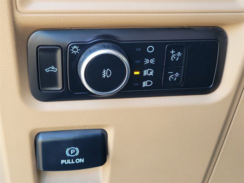 Used 2023 Ford F150 XLT image 14