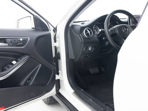 Used 2015 Mercedes-Benz GLA 250 4MATIC image 24