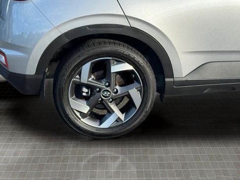 Certified 2025 Hyundai Venue SEL FWD image 15