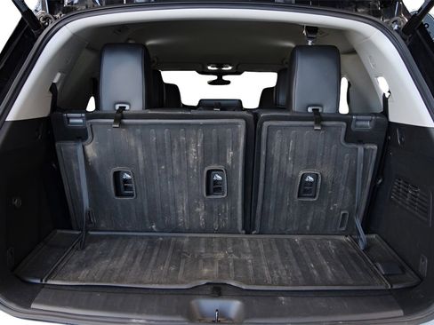 Used 2024 Nissan Pathfinder SL image 32