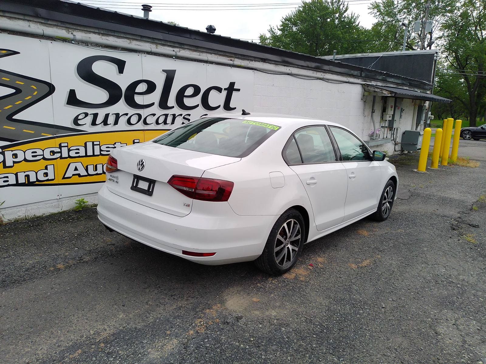 Used 2016 Volkswagen Jetta SE FWD image 2