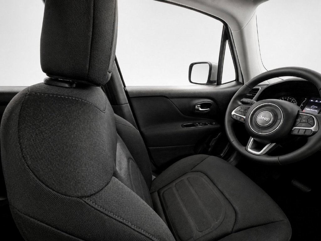 Used 2019 Jeep Renegade Latitude AWD/4WD image 18